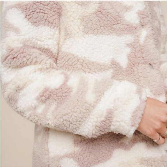 Sherpa Cream and Purple Camo Shacket size L - Picture 4 of 4